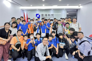 香港中华基督教青年会中学一行到显鸿科技深圳公司学习交流