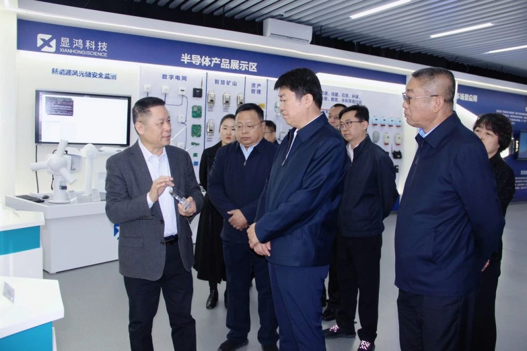 鄂尔多斯市代表团到访内蒙古显鸿科技股份有限公司