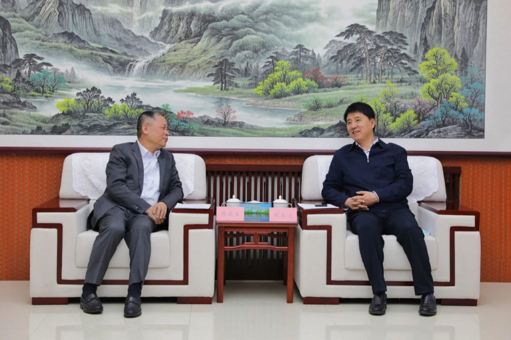 集宁区与内蒙古显鸿科技股份有限公司进行座谈